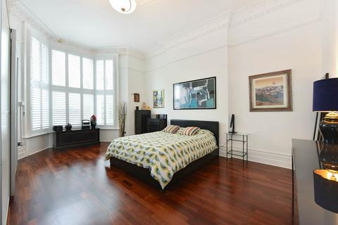 2 bedroom flat for sale, Haven Green, Ealing