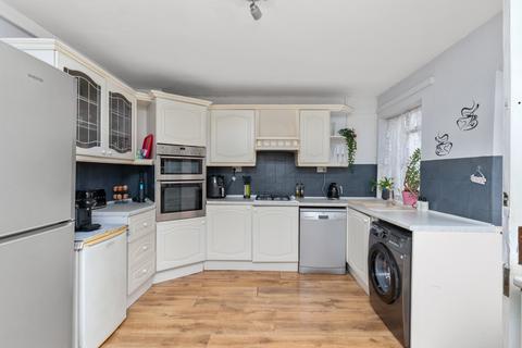 27 Read Road, Ashtead, KT21 2HX