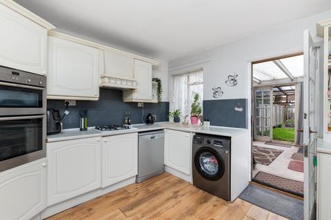 27 Read Road, Ashtead, KT21 2HX