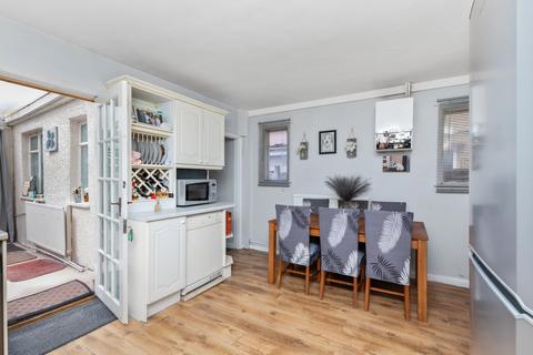 27 Read Road, Ashtead, KT21 2HX