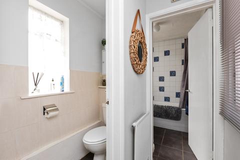 27 Read Road, Ashtead, KT21 2HX
