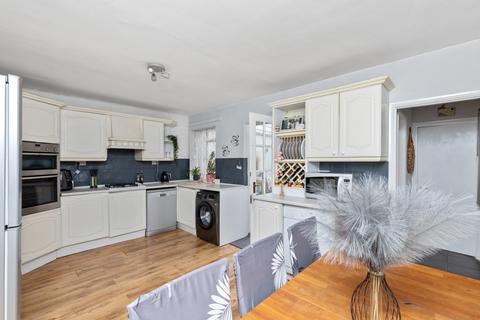 27 Read Road, Ashtead, KT21 2HX