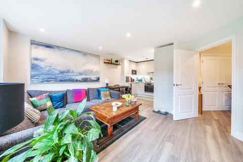 2 bedroom apartment to rent, Hampton Road, Teddington, TW11