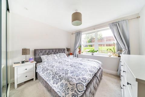 2 bedroom apartment to rent, Hampton Road, Teddington, TW11