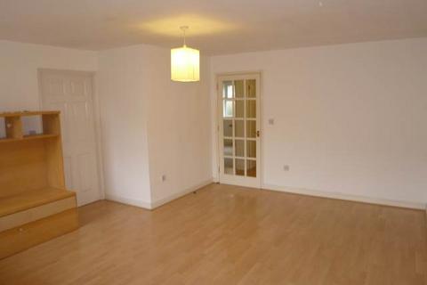 2 bedroom flat to rent, Winstanley Court , Cromwell Rd, Cambridge