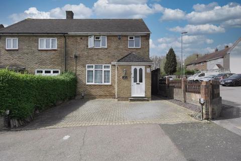 4 bedroom semi-detached house for sale, Daventry Road, Romford, Essex