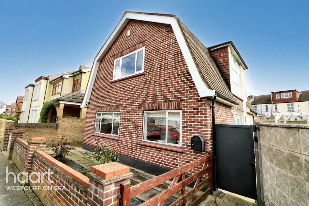 Shakespeare Avenue, WestcliffOnSea 4 bed detached house for sale £
