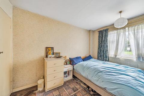 2 bedroom flat for sale, Cedar Drive,  London,  N2