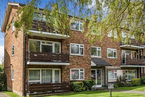 2 bedroom flat for sale, Cedar Drive,  London,  N2