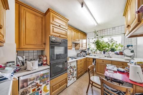 2 bedroom flat for sale, Cedar Drive,  London,  N2