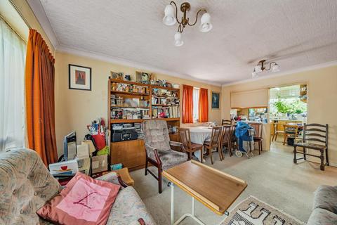 2 bedroom flat for sale, Cedar Drive,  London,  N2