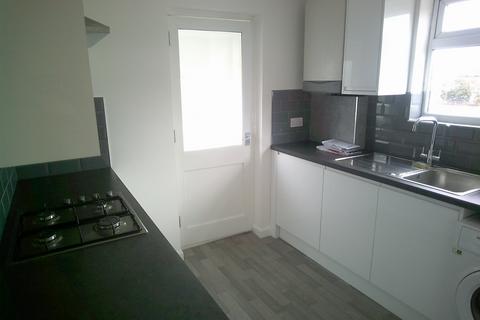 2 bedroom flat to rent, Cherry Tree Lane, Rainham RM13