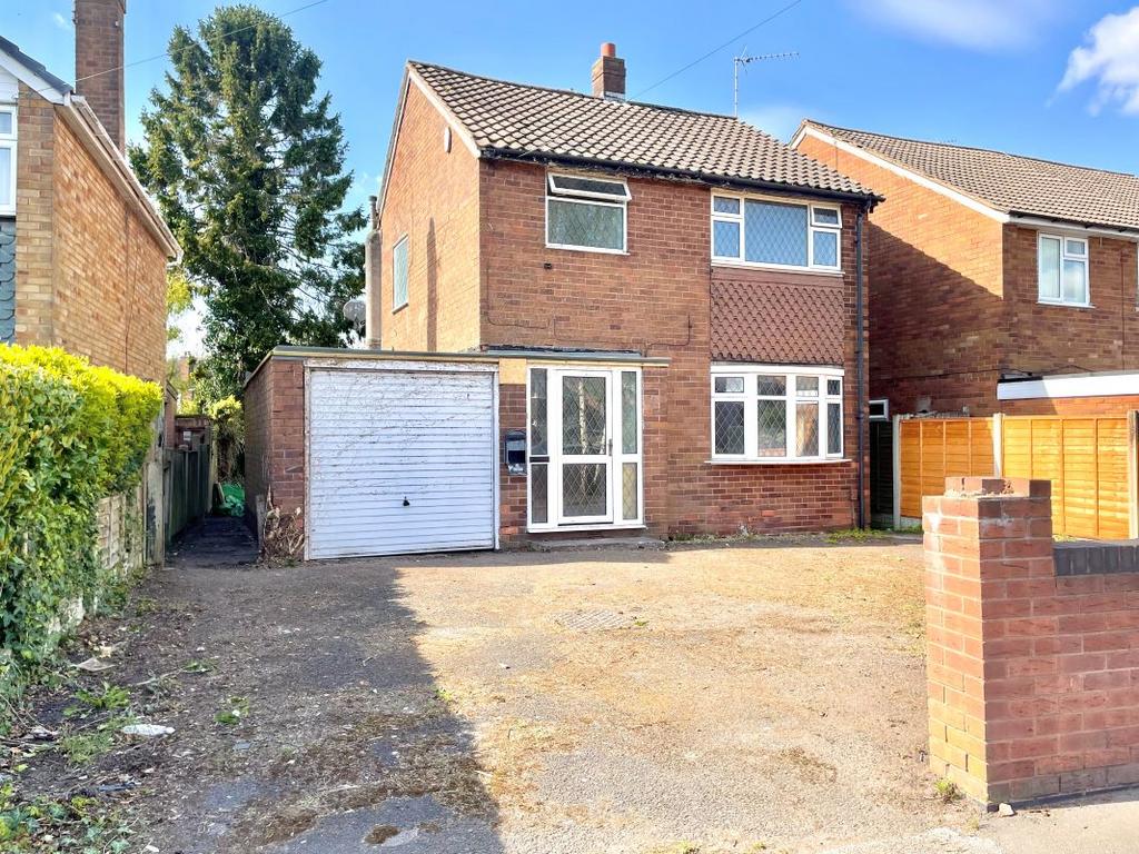 72 Ashmore Lake Road, Willenhall... 3 bed detached house £79,000