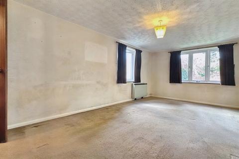 2 bedroom flat for sale, Chandlers Ford