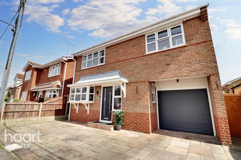3 bedroom detached house for sale - Gainsborough Avenue, Canvey Island