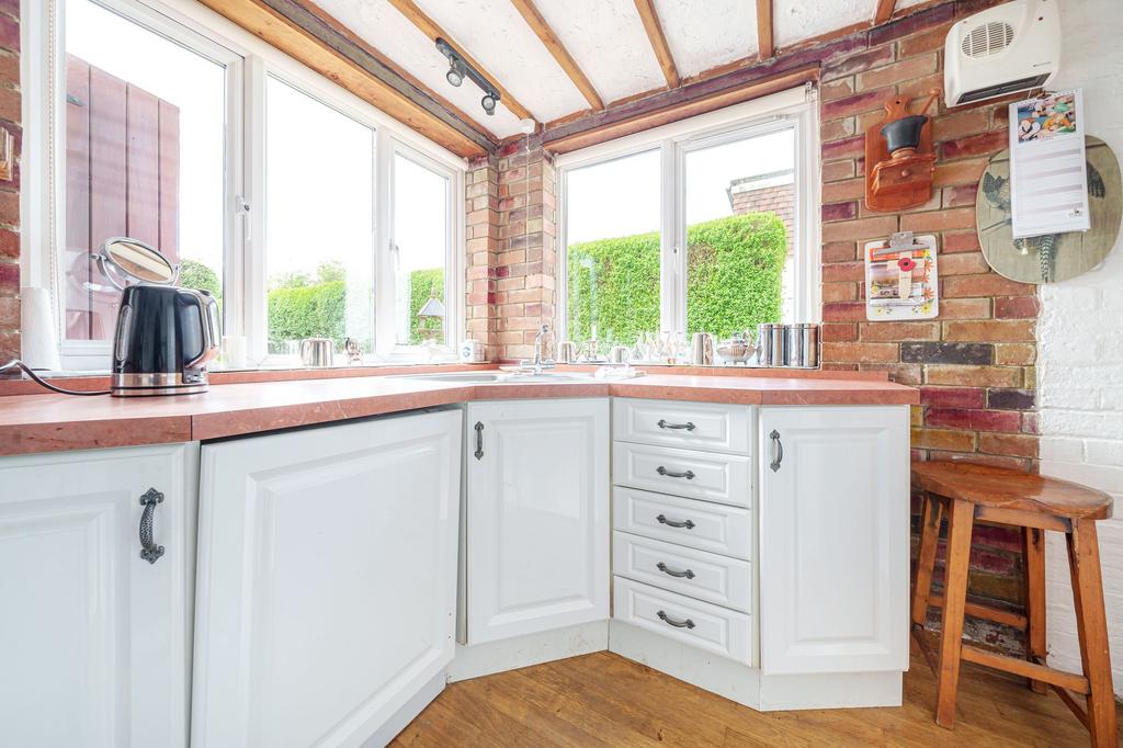 Crawley Road, Horsham, RH12 2 bed terraced house for sale £385,000