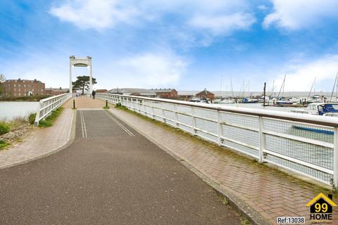 2 bedroom flat for sale, The Bridgehouse, Gosport, Hampshire, PO12