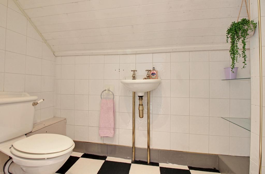 Bedroom 4 Ensuite