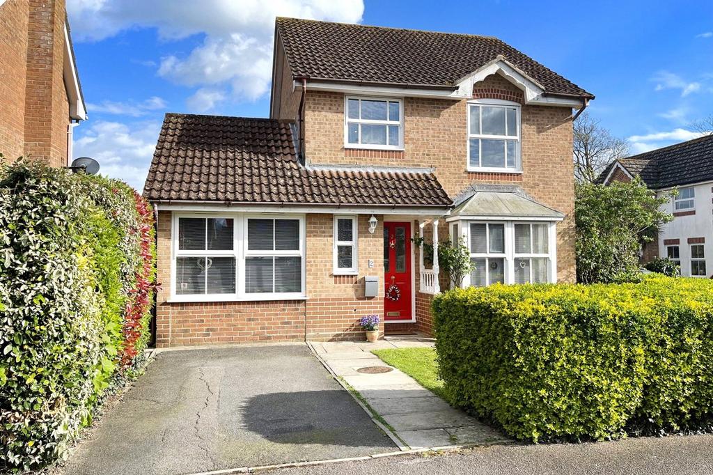 Finches Close, Wick, Littlehampton... 4 bed detached house £415,000