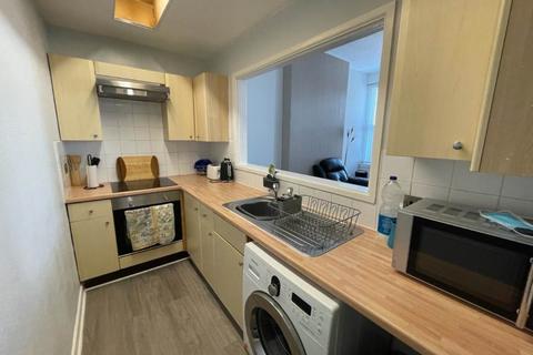 2 bedroom flat to rent, Uphill Road North, Weston-super-Mare, North Somerset