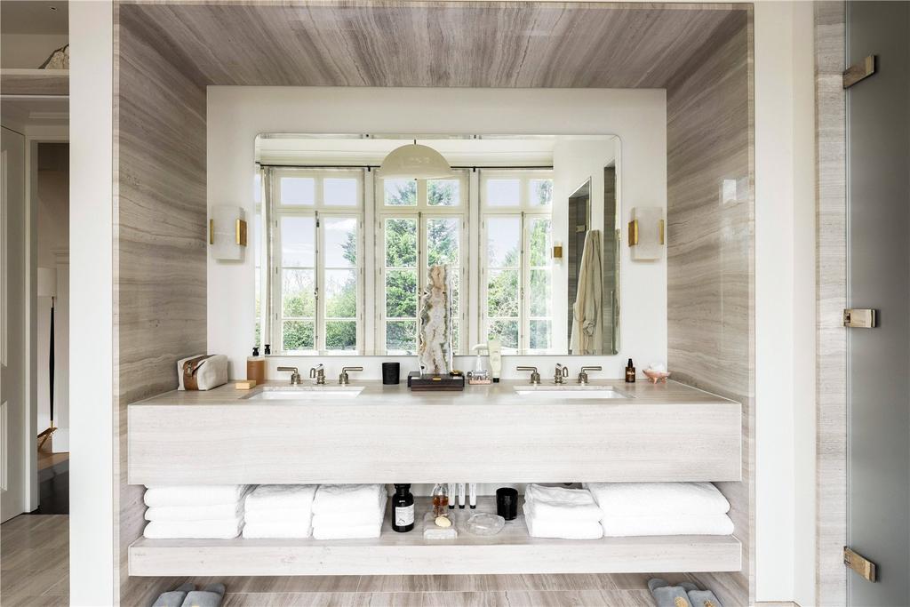 Main En Suite