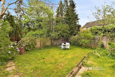 17 Albury Road, Chessington, KT9 1QY