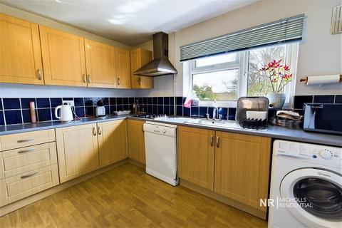 17 Albury Road, Chessington, KT9 1QY