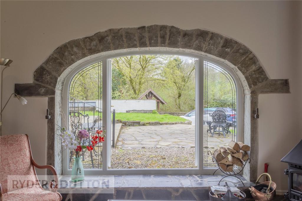 Feature Arch Window