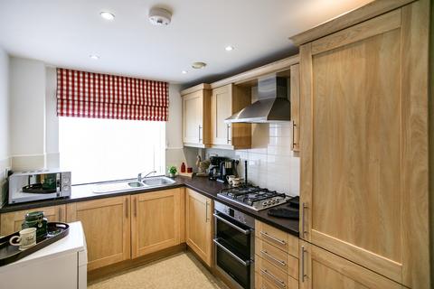 2 bedroom apartment for sale, Coachmans Court, Station Road, Moreton-in-Marsh, Gloucestershire. GL56 0DE