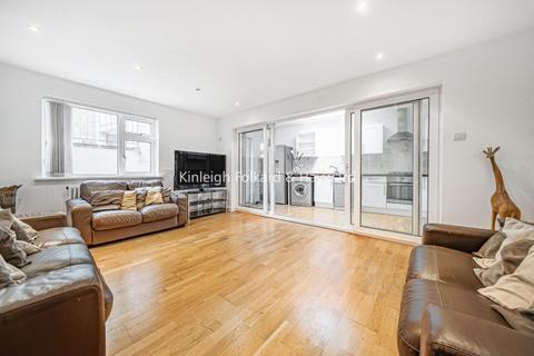 2 bedroom apartment to rent, Century Yard London SE23