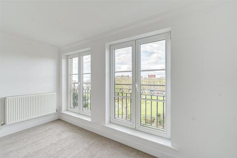 2 bedroom flat for sale, Steyne Gardens, Worthing, West Sussex, BN11