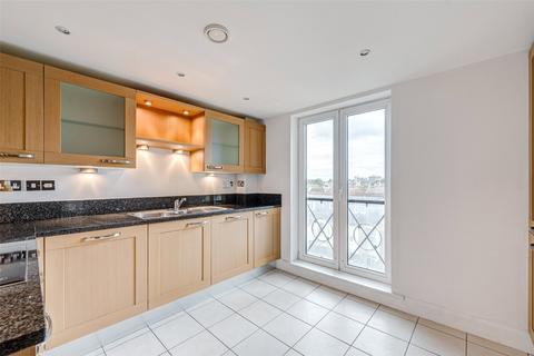 2 bedroom flat for sale, Steyne Gardens, Worthing, West Sussex, BN11