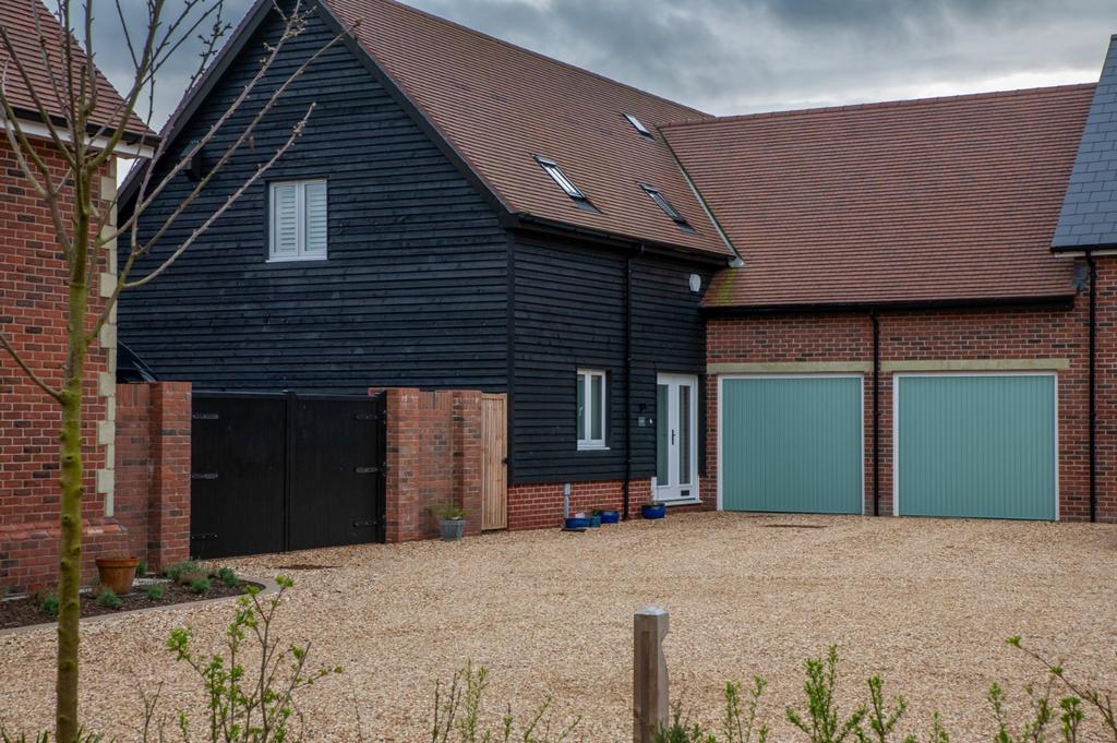Chantry Mews, SP7 4 bed link detached house for sale £765,000