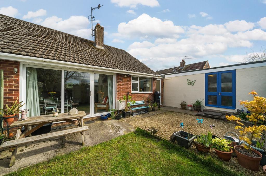 Maddocks Hill, Warminster, BA12 2 bed semidetached bungalow £265,000