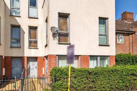 26 Cowdrey Mews, London, SE6 3AP
