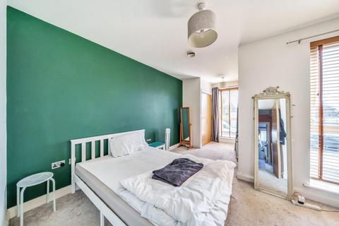 26 Cowdrey Mews, London, SE6 3AP