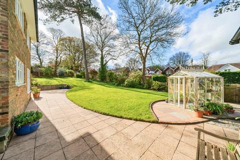 4 bedroom detached house for sale, Curtis Road, Alton, Hampshire, GU34