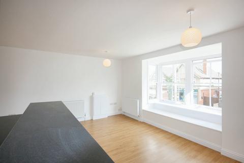3 bedroom flat to rent, Madrid Road, Guildford GU2