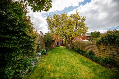 8 Folly Road, Deanshanger, Milton Keynes, MK19 6HZ