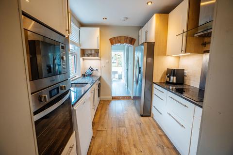 8 Folly Road, Deanshanger, Milton Keynes, MK19 6HZ