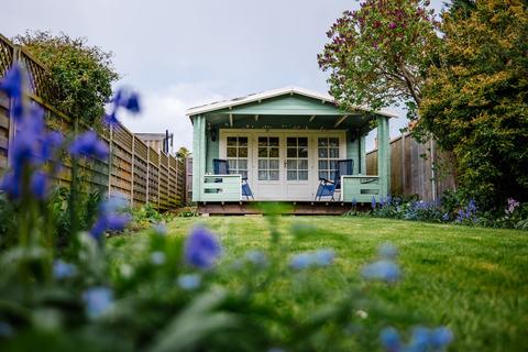 8 Folly Road, Deanshanger, Milton Keynes, MK19 6HZ