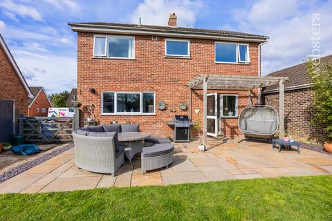 4 bedroom detached house for sale, Wells Close, Norwich NR10