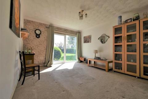 2 bedroom ground floor flat for sale, Sheldrake Drive, Ipswich
