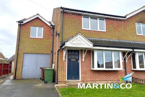 2 bedroom semi-detached house to rent, Netherfield Crescent, Wakefield WF4