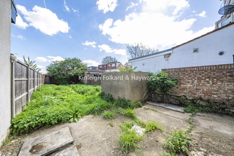North Hyde Lane Southall UB2 4 bed house to rent £2,250 pcm (£519 pw)
