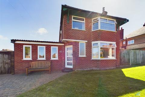 3 bedroom detached house for sale, Arnot Way, Wirral CH63