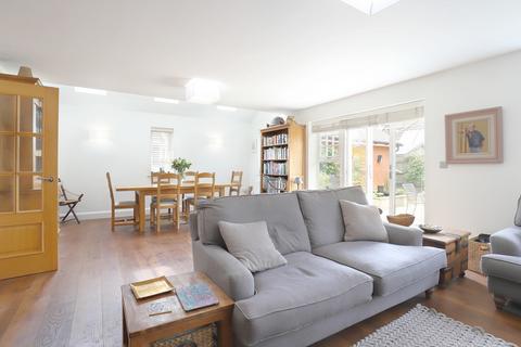 10 Abbots Brook, Lymington, SO41 3AB