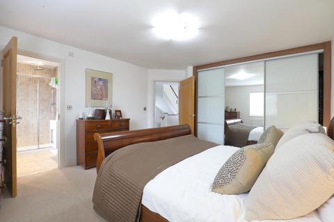 10 Abbots Brook, Lymington, SO41 3AB