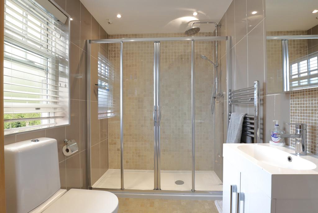 10 Abbots Brook - Shower room 2