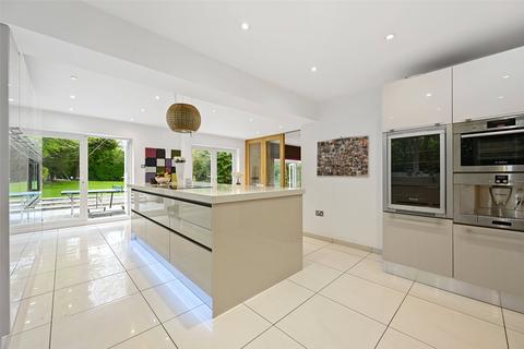 5 bedroom detached house for sale - Adelaide Close, Stanmore, HA7